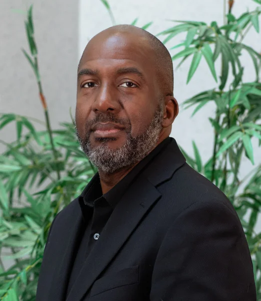 Johnathan Davis, Agent